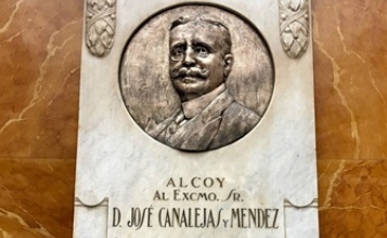 Relieve de Canalejas situado en el Ayuntamiento de Alcoy  Relleu de Canalejas situat a lAjuntament dAlcoi