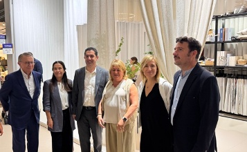 Representació de l'Ajuntament  d'Alcoi en la visita institucional a la Fira Textihogar