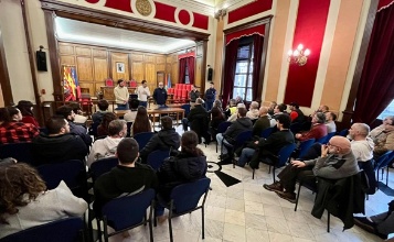 Toni Francés reunit amb totes les entitats, polítics i tècnics en el Saló de Plens de l'Ajuntament