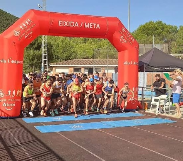 ixida de carrera en la pista d'atletisme