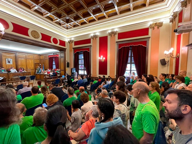 Salón de Plenos lleno de público