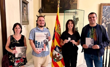 Teresa Sanjuan i tècnics del Gabinet Municipal de Normalització Lingüística a l'Ajuntament