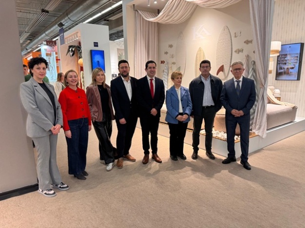 Toni Francés, Àlex Cerradelo i Elisa Guillem amb la resta d'autoritats en Heimtextil 2026