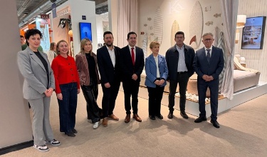 Toni Francés, Àlex Cerradelo i Elisa Guillem amb la resta d'autoritats en Heimtextil 2026