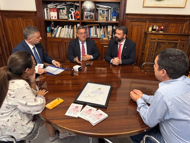 Toni Francés, Lorena Zamorano i representants de la ciutat de Melilla en la reunió