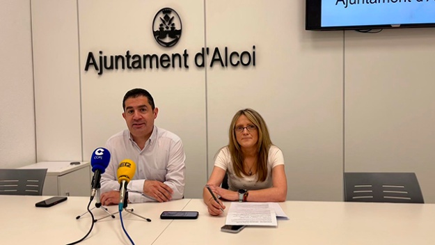 Toni Francés i Vanessa Moltó a la roda de premsa