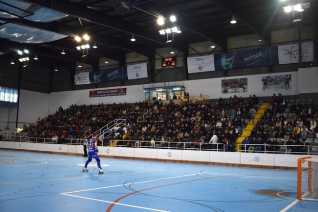 Un jugador del Alcodiam en el pabellón Miguel Sarasa