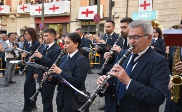Una banda en la desfilada de músics
