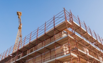 Una grua en un edifici en obres
