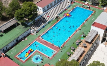 Vista aèria de la piscina Municipal José Trenzano Alós