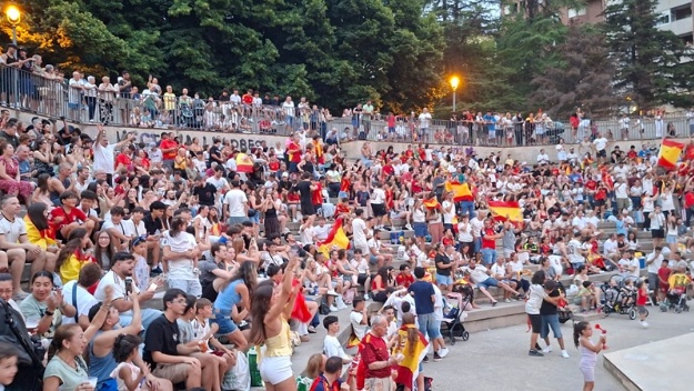 Auditori Amando Blanquer en el partit de quarts de final de la selecció espanyola de futbol abarrotat de gent