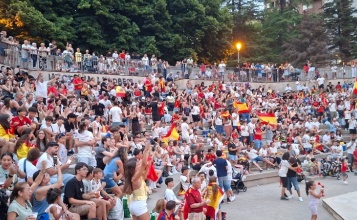 Auditori Amando Blanquer en el partit de quarts de final de la selecció espanyola de futbol abarrotat de gent