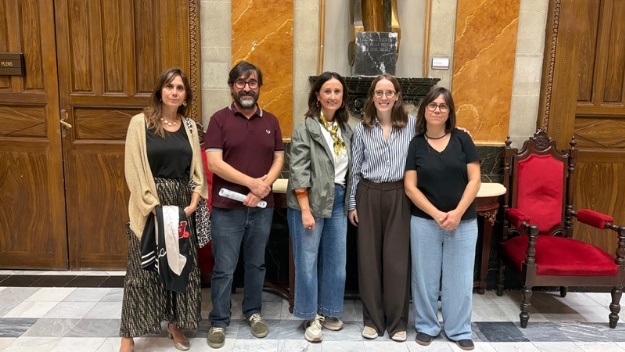 Regidora Aroa mira amb representants d'entitats de Salut Mental