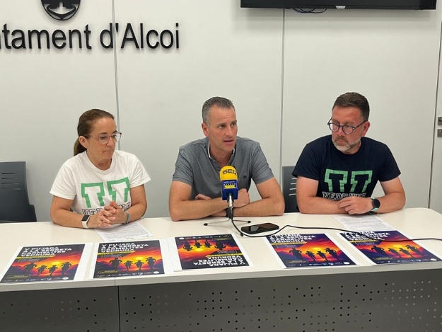 El concejal Alberto Belda y representantes del Club Carmelitas Vedruna en rueda de prensa