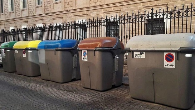 Illa de contenidors en Alcoi