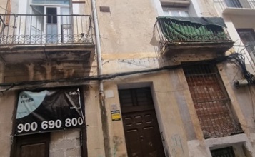 Façana de l'edifici situat al carrer La Cordeta 17