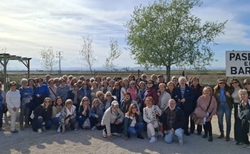 Tots els participants en el viatge en una foto de grup en L'Albufera
