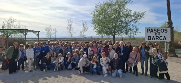 Tots els participants en el viatge en una foto de grup en L'Albufera