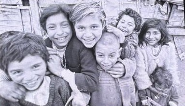 Fotografía de niños gitanos en los años 70