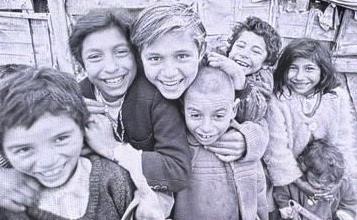 Fotografia de xiquets gitanos en els anys 70