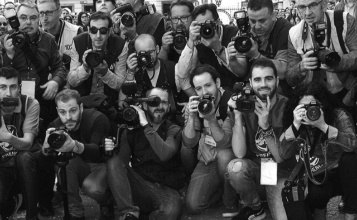 fotògrafs amuntonats en Festes