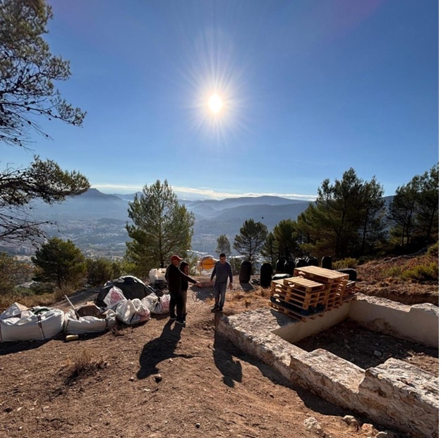 l'alcalde  toni francés i la regidora de turisme Lorena Zamorano en les obres del Castellar