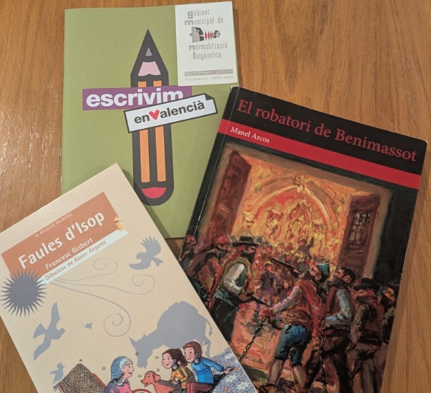 Portada de diversos llibres en valencià