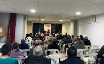 Alcalde, Vicealcalde, Aroa Mira, tècnica de Participació i el president de l'Associació Veïnal Santa Rosa La Mistera durant la reunió