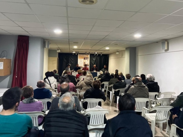 Alcalde, Vicealcalde, Aroa Mira, tècnica de Participació i el president de l'Associació Veïnal Santa Rosa La Mistera durant la reunió