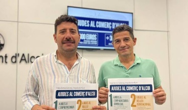 El vicealcalde Àlex Cerradelo i un tècnic del departament en roda de premsa