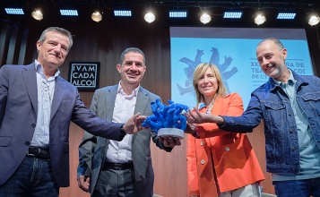 Representants institucionals en la presentació de la XXXV Mostra de Teatre d'Alcoi