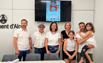 Jordi Linares i Joanfra Rozalén (DivertisKausen), Aroa Mira (regidora Polítiques Inclusivas), Nuria Alba (Asociación ADIBI), Pablo Rodríguez (pare de la xiqueta afectada)